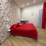 Dimora Lumine 4* نابولي