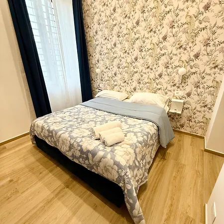 Dimora Lumine 4* نابولي